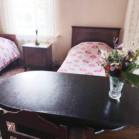 Guest House Tall Rooms Zugdidi ภายนอก รูปภาพ