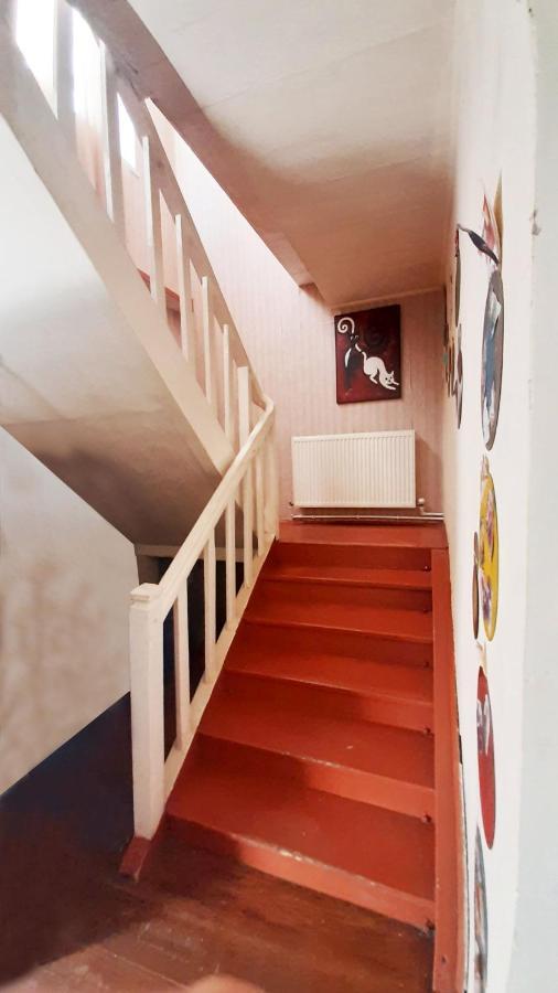 Guest House Tall Rooms Zugdidi ภายนอก รูปภาพ