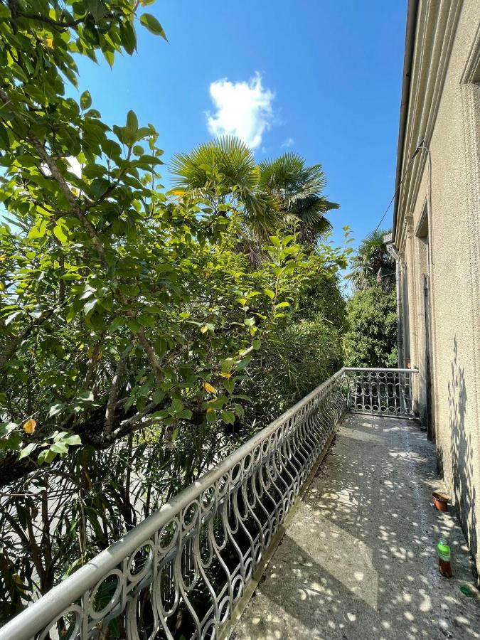 Guest House Tall Rooms Zugdidi ภายนอก รูปภาพ