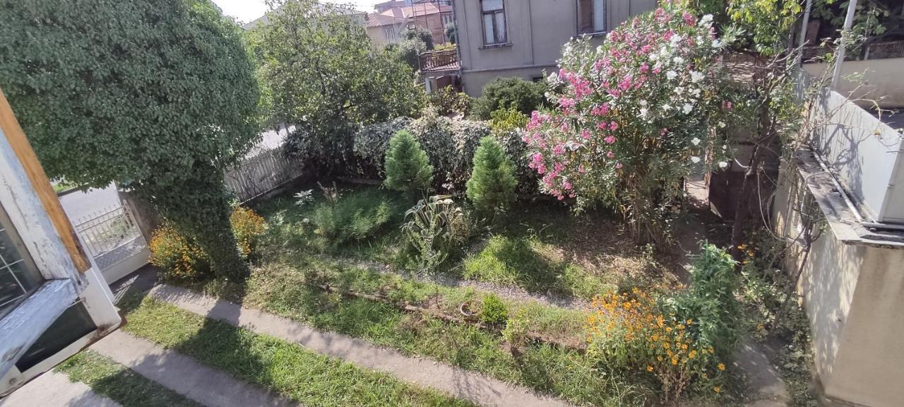 Guest House Tall Rooms Zugdidi ภายนอก รูปภาพ