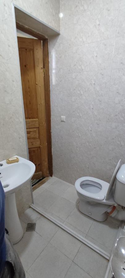 Guest House Tall Rooms Zugdidi ภายนอก รูปภาพ