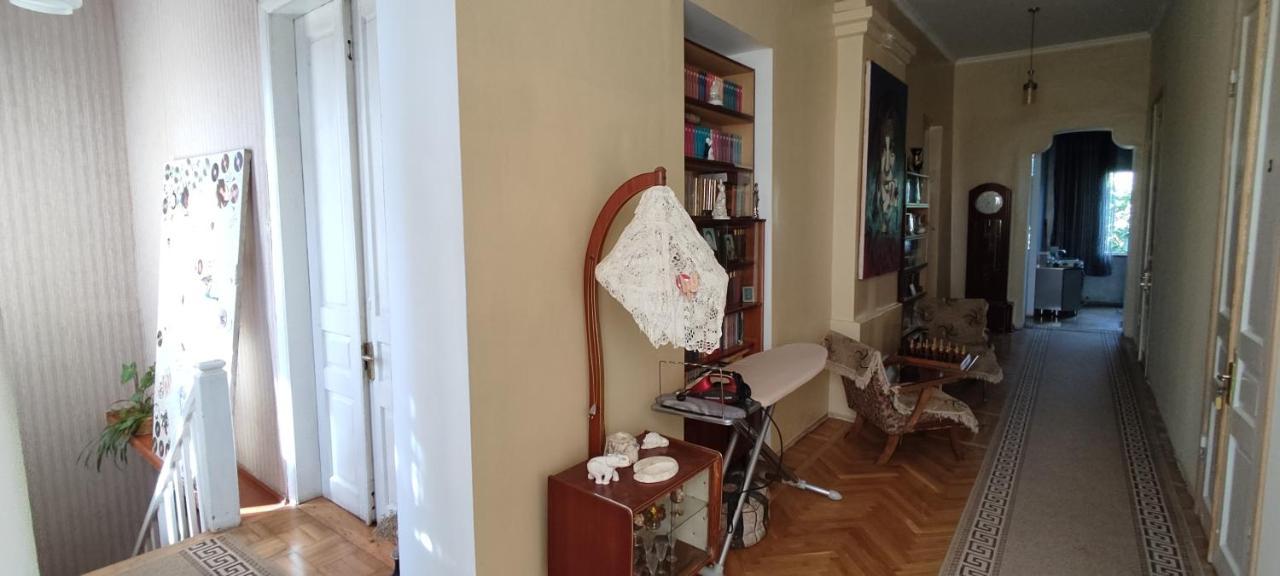 Guest House Tall Rooms Zugdidi ภายนอก รูปภาพ