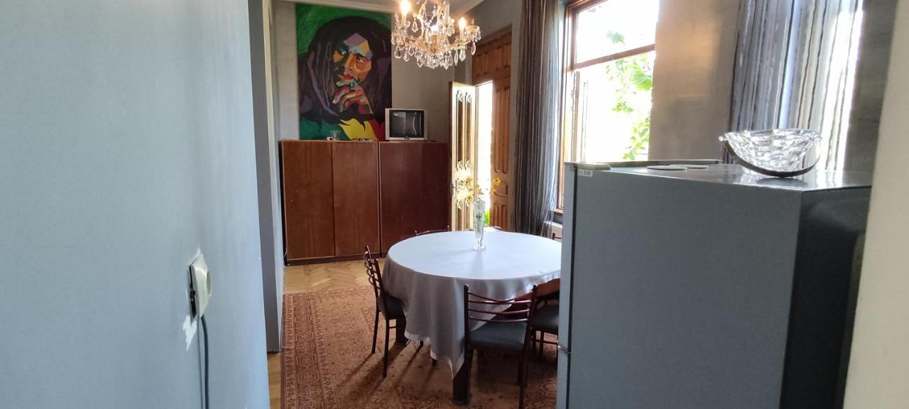 Guest House Tall Rooms Zugdidi ภายนอก รูปภาพ