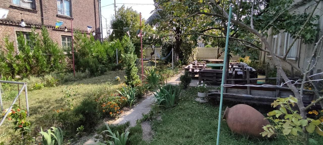 Guest House Tall Rooms Zugdidi ภายนอก รูปภาพ