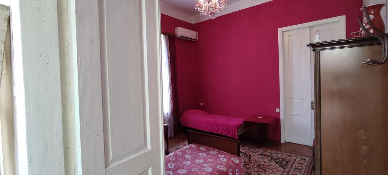 Guest House Tall Rooms Zugdidi ภายนอก รูปภาพ