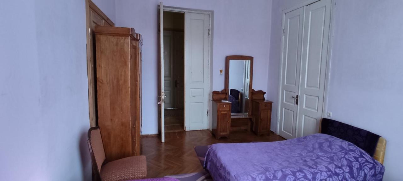 Guest House Tall Rooms Zugdidi ภายนอก รูปภาพ