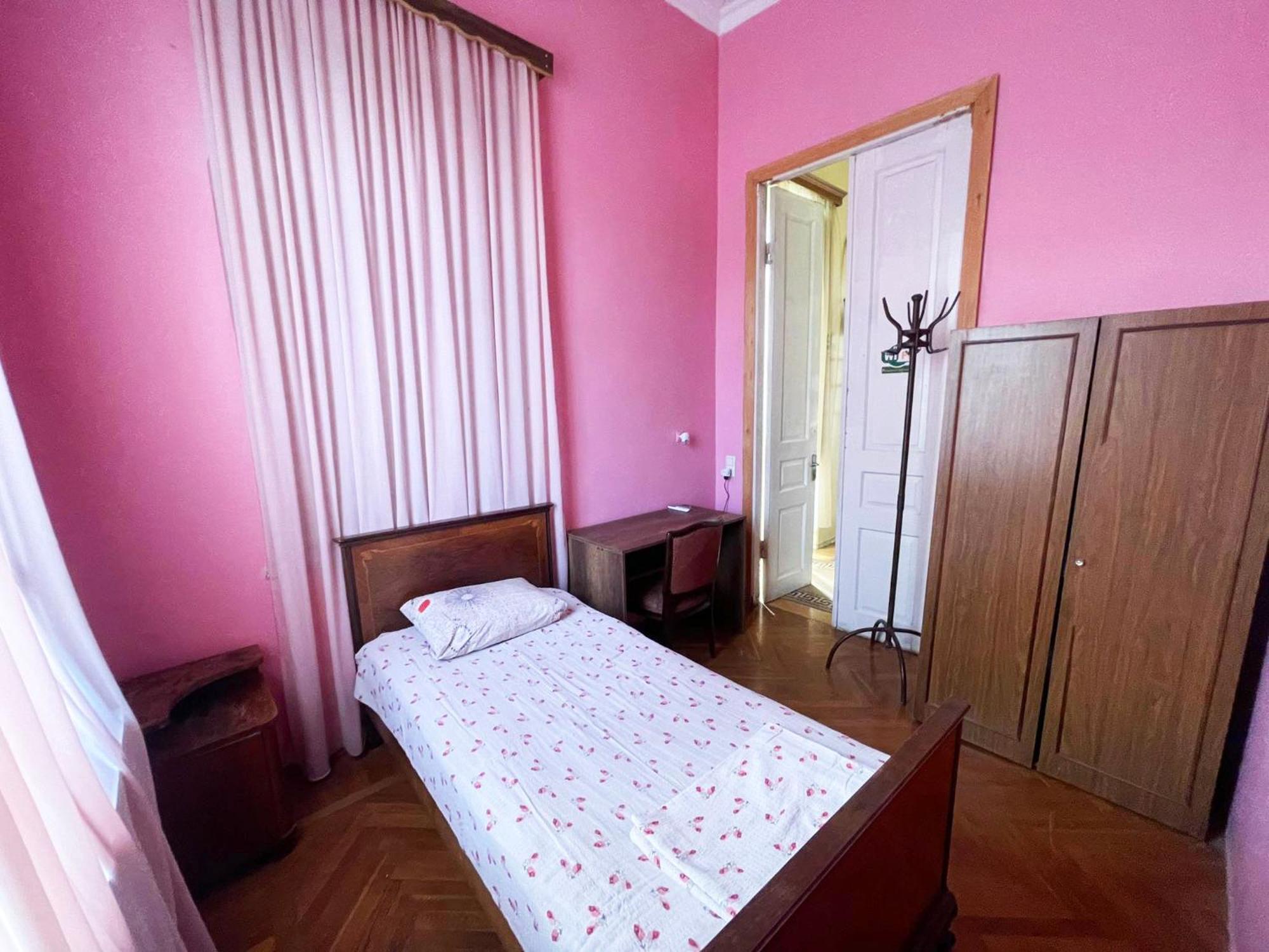 Guest House Tall Rooms Zugdidi ภายนอก รูปภาพ